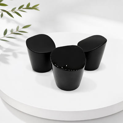 خرید درپوش عطر زاماک با طرح سفارشی مشکی فینیش با قطر 15 میلی متر برای بسته بندی عطرهای لوکس تولید آنلاین