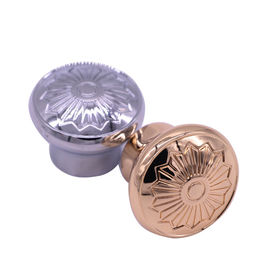 خرید 26 * 32 بطری عطر آلیاژ زینک طلا بالای مغناطیسی / Zamak Die Casting online manufacture