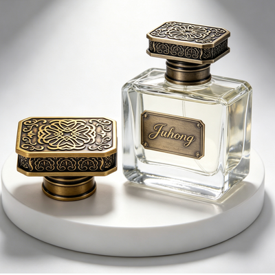 درب بطری عطر زاماک مربعی برجسته وینتج، برنجی عتیقه FEA 15