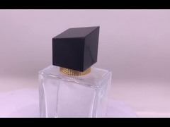 کلاه نشان داده می شود