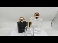 کلاه نشان داده می شود