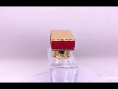 کلاه نشان داده می شود