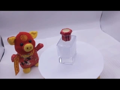 کلاه نشان داده می شود